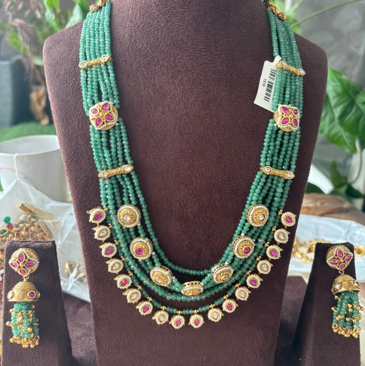 Emerald Radiance Kundan Necklace Set - MR Jewels