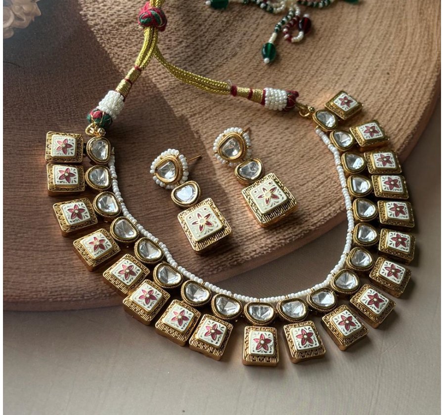 Enamel gold plated Antique necklace - MR Jewels