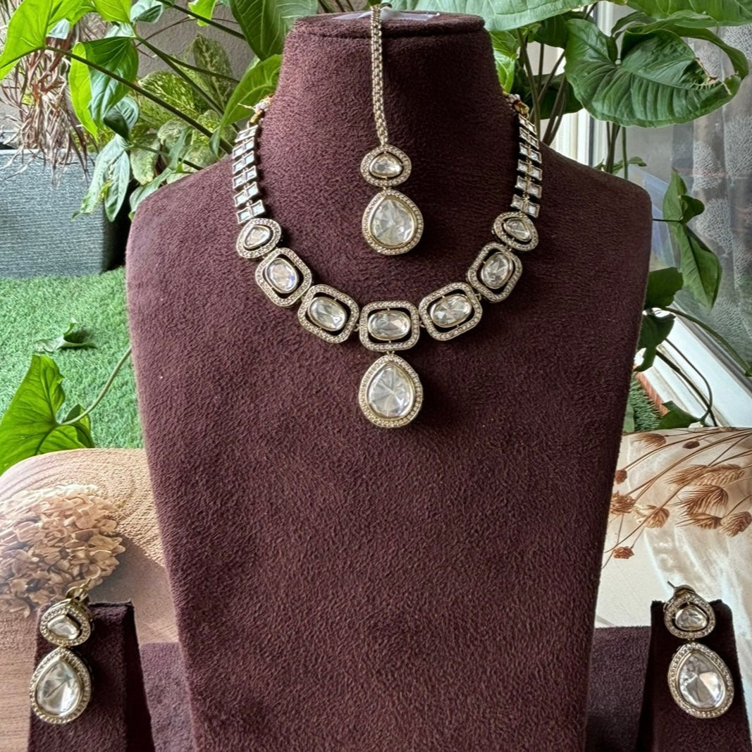 Enchanted Heirloom Kundan Set with Maangtikaa - MR Jewels