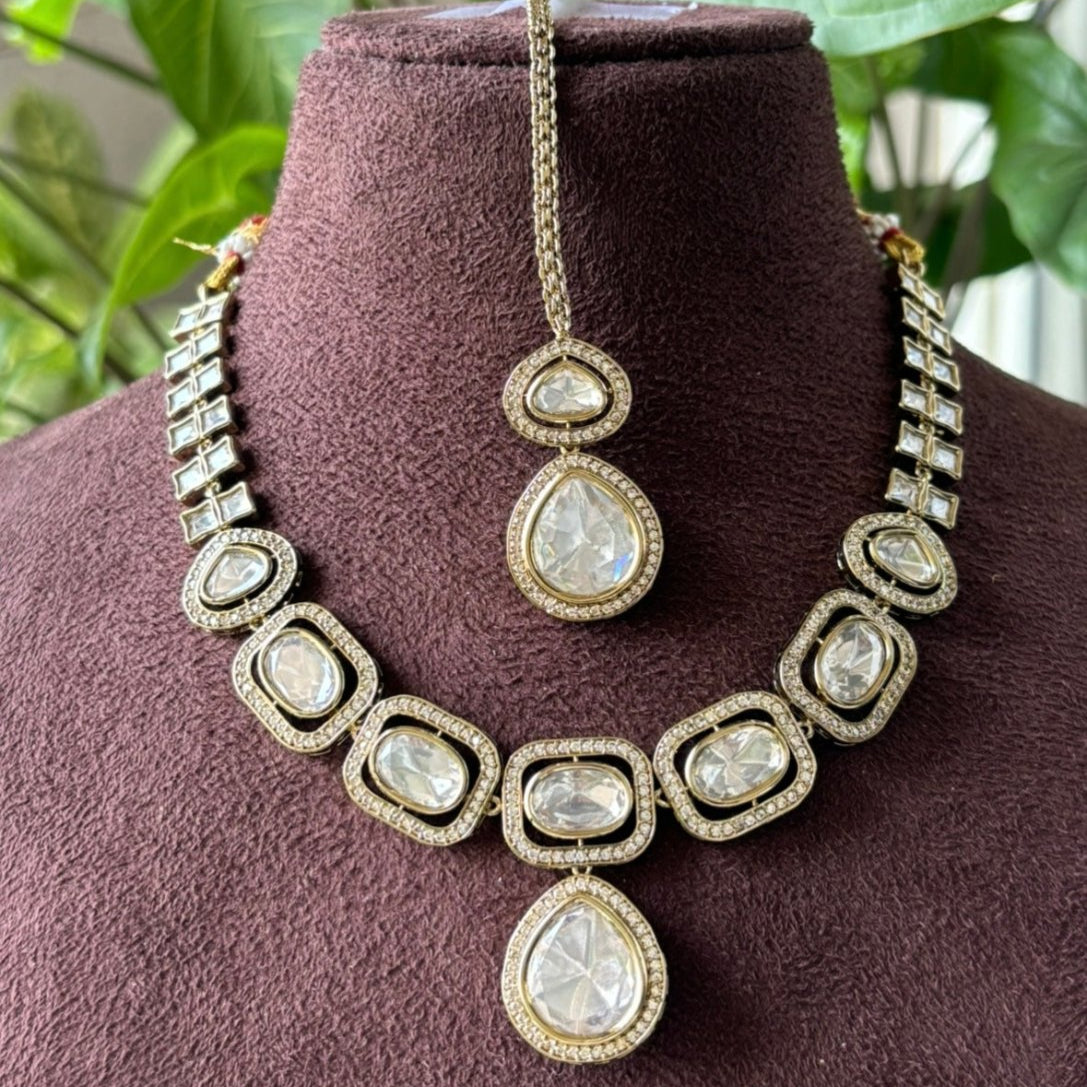Enchanted Heirloom Kundan Set with Maangtikaa - MR Jewels