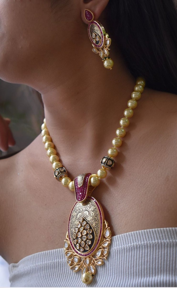 Exclusive Vilandi RubyPendant Set with matching earrings - MR Jewels