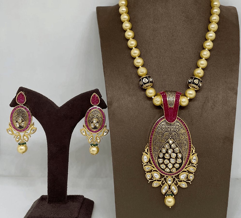 Exclusive Vilandi RubyPendant Set with matching earrings - MR Jewels