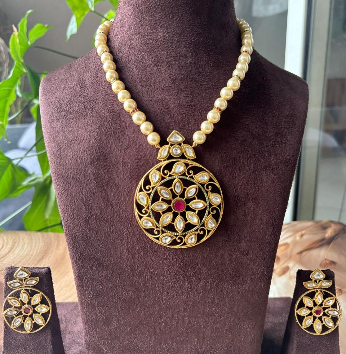 Exquisite Handmade Pearl and Kundan Jewelry Set - Elevate Your Elegance - MR Jewels