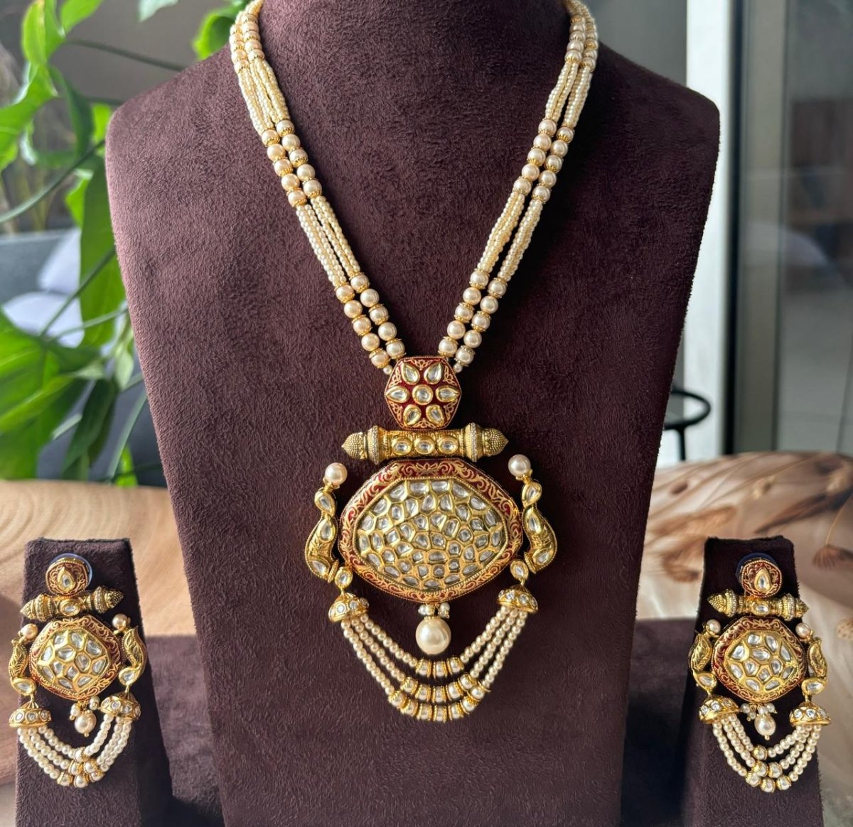 Exquisite Pearl and Gold Jewelry Set – Perfect for Gifting - MR Jewels