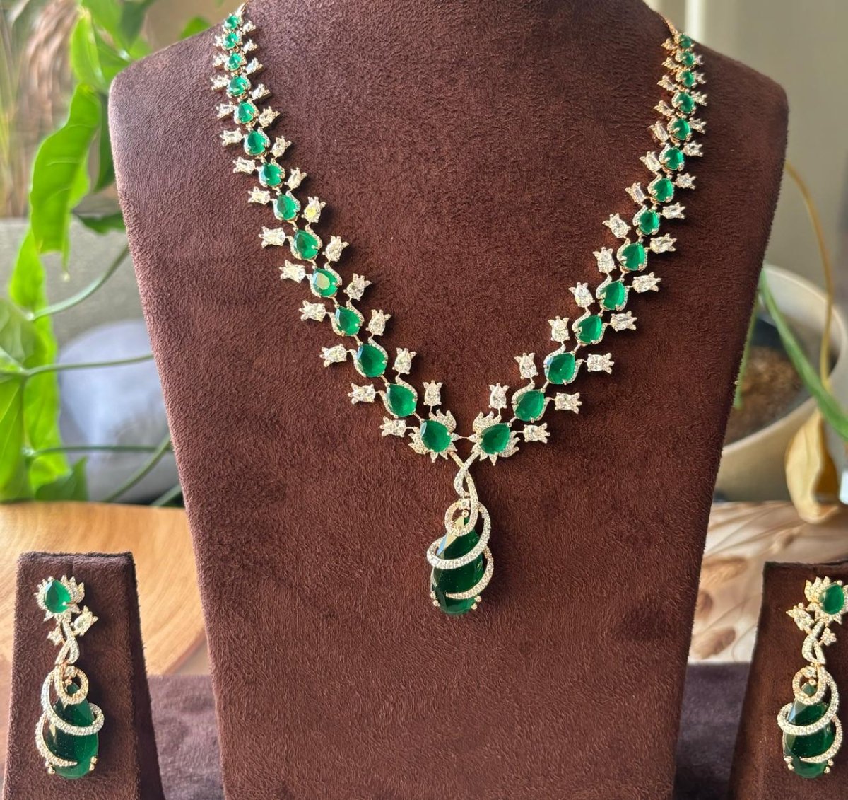 Finest quality Emerald Necklace Set - MR Jewels