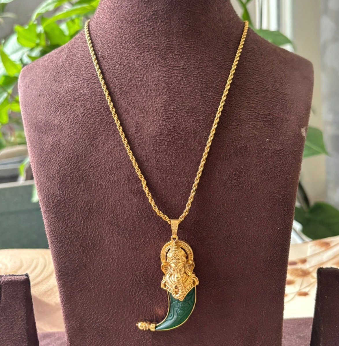 Ganesha Pendant Necklace - MR Jewels