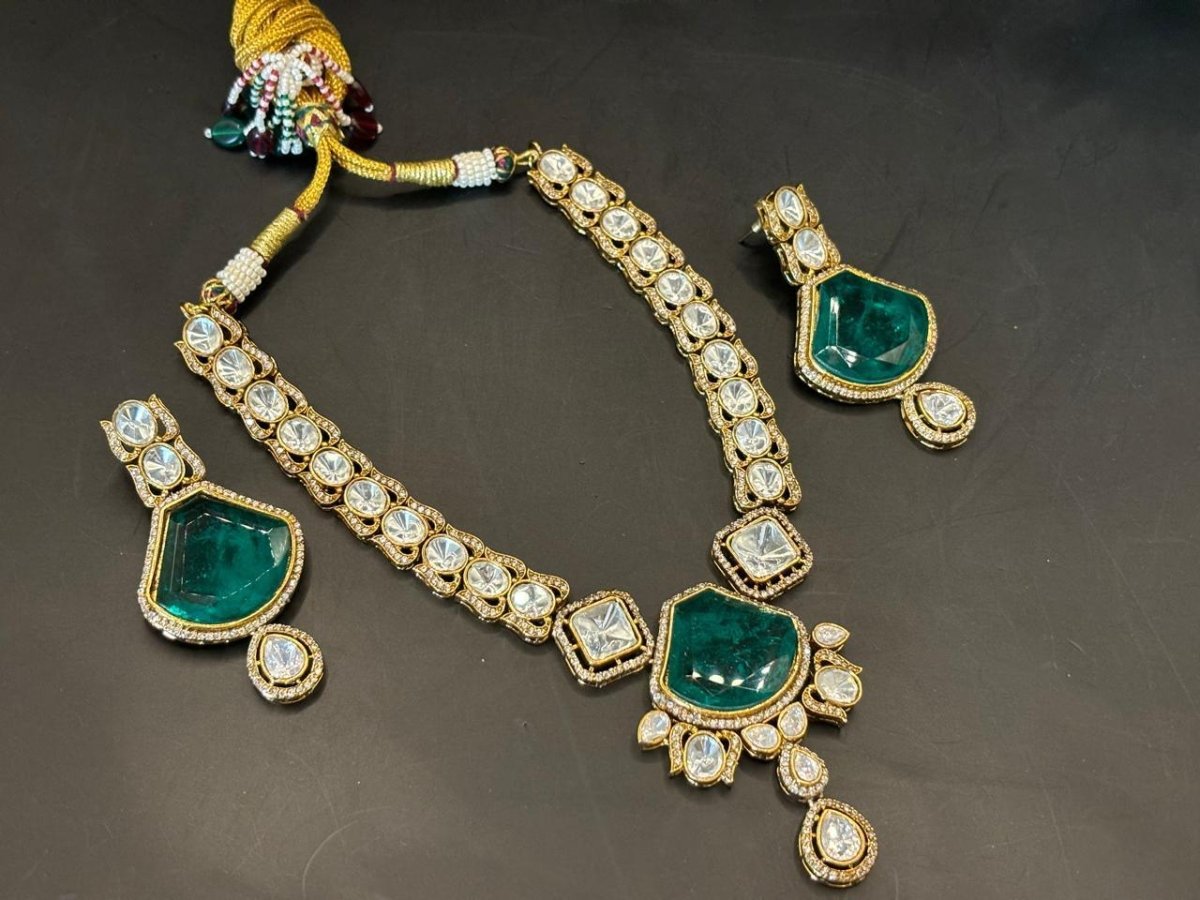 Gold Plated Kundan necklace with emerald - MR Jewels