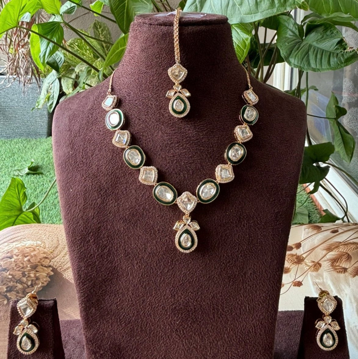 Imperial Aura Kundan Set with matching tikka and earrings - MR Jewels