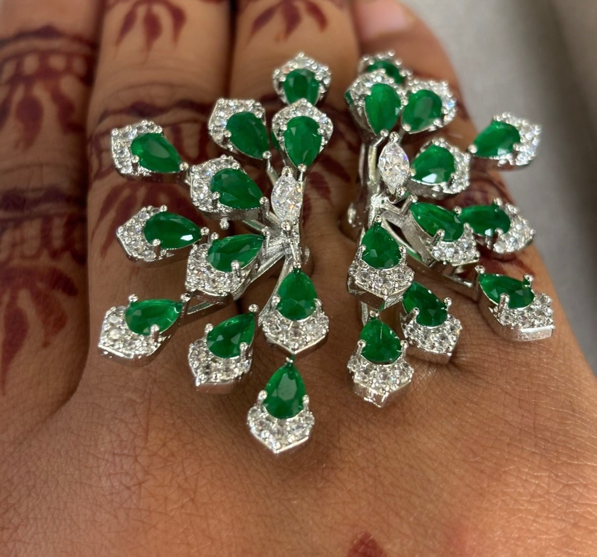 Lux Emerald Burst Cocktail Ring - Free size - MR Jewels