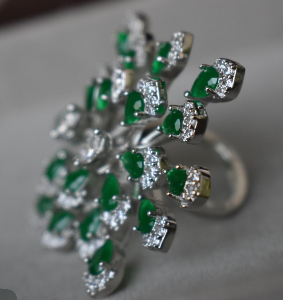 Lux Emerald Burst Cocktail Ring - Free size - MR Jewels