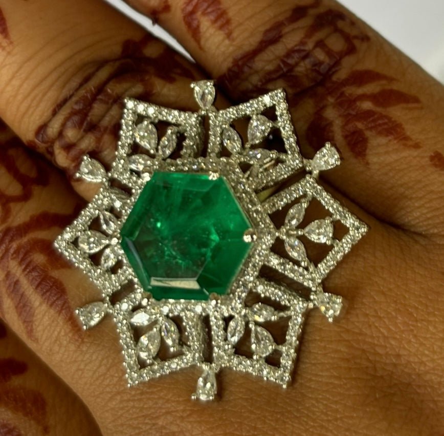 Luxe Emerald Snowflake Cocktail Ring - MR Jewels