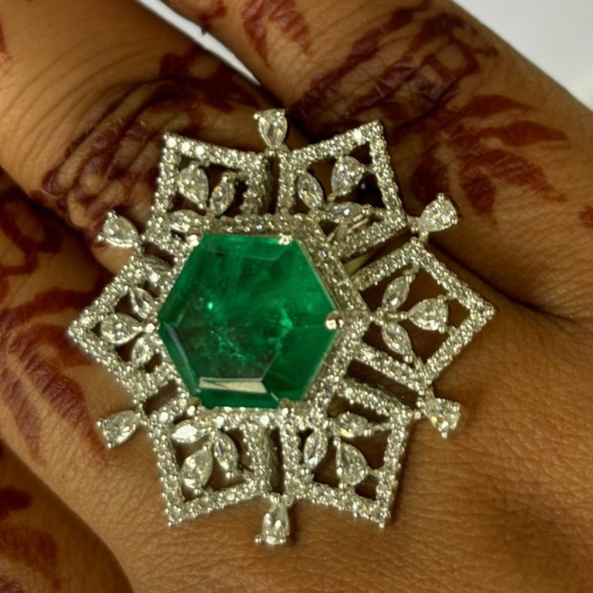 Luxe Emerald Snowflake Cocktail Ring - MR Jewels