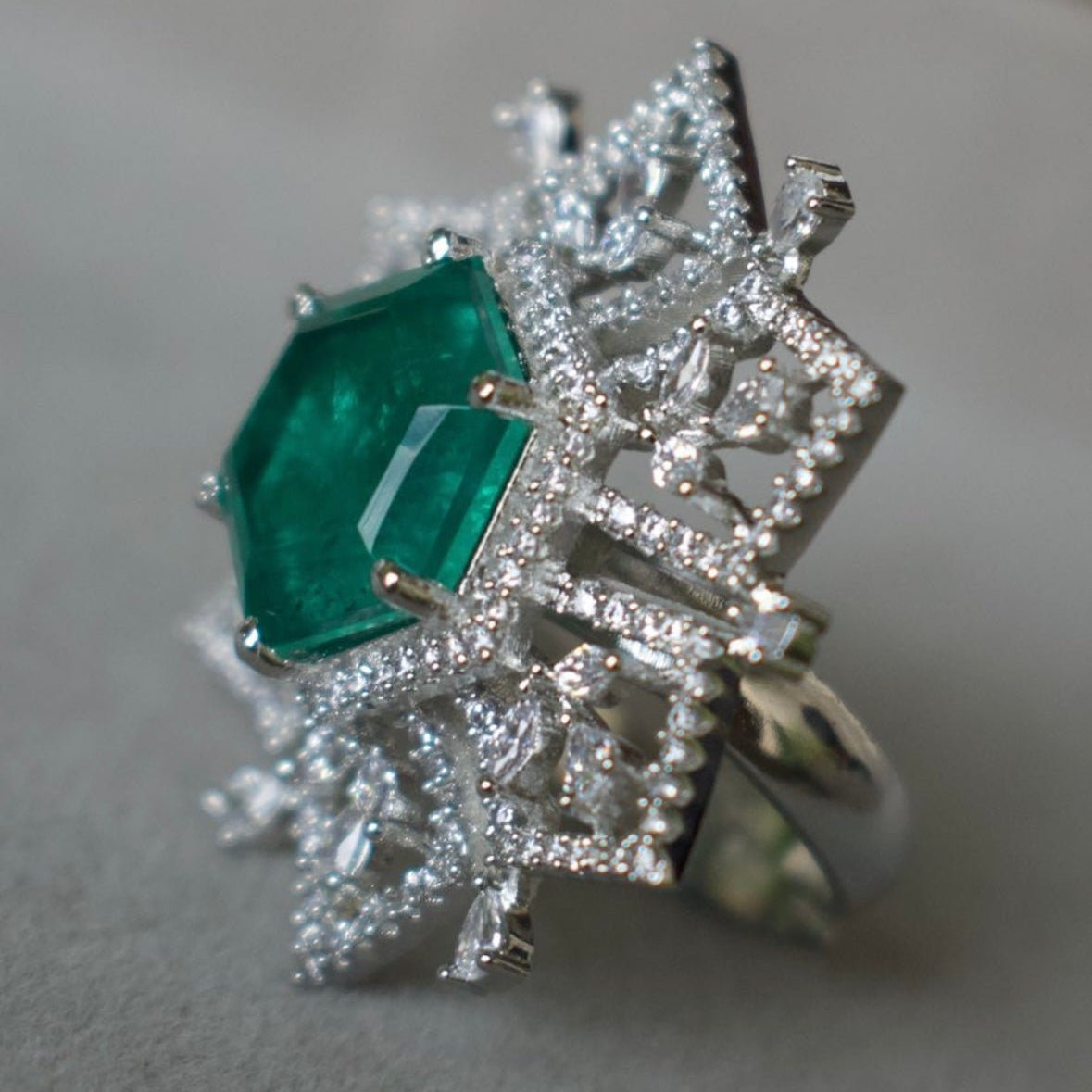 Luxe Emerald Snowflake Cocktail Ring - MR Jewels