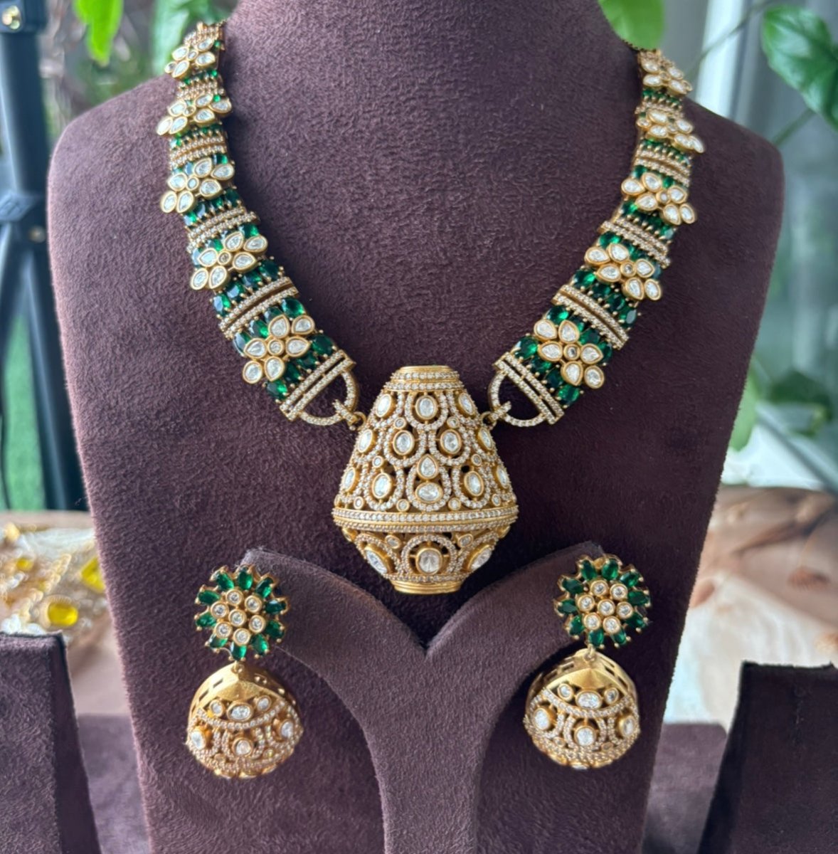 Majestic Kundan Necklace Set - MR Jewels