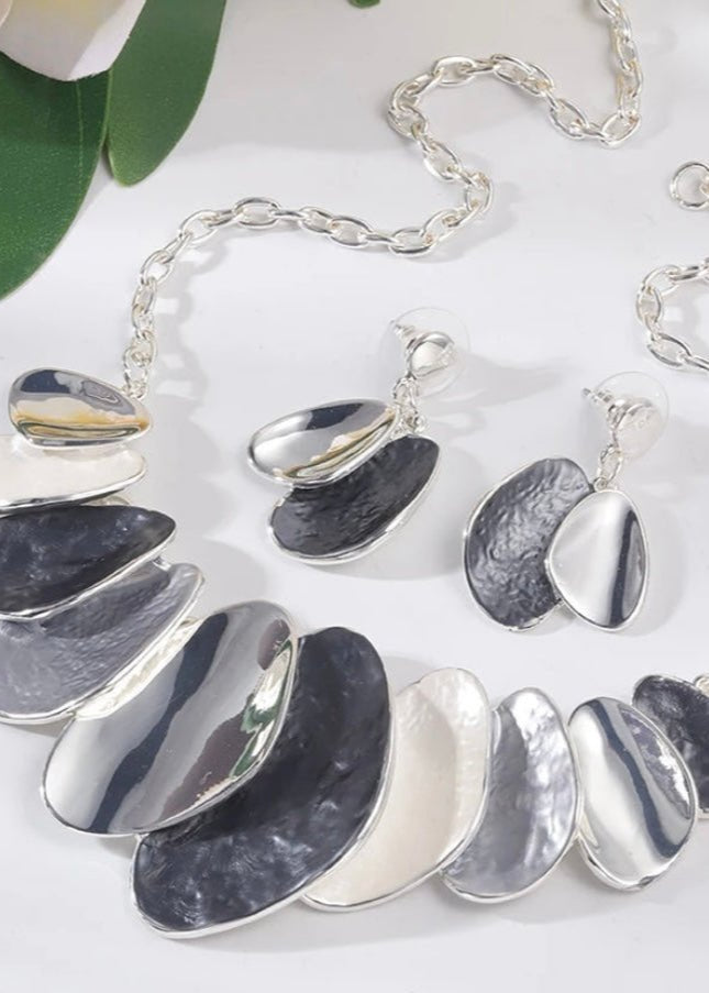 Midnight Glimmer Enamel Necklace Set - MR Jewels