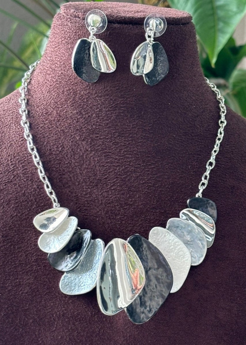 Midnight Glimmer Enamel Necklace Set - MR Jewels