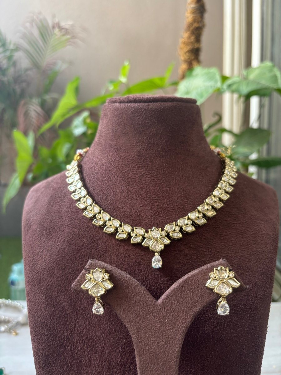 Radiant Lotus Kundan Jewelry Set - MR Jewels