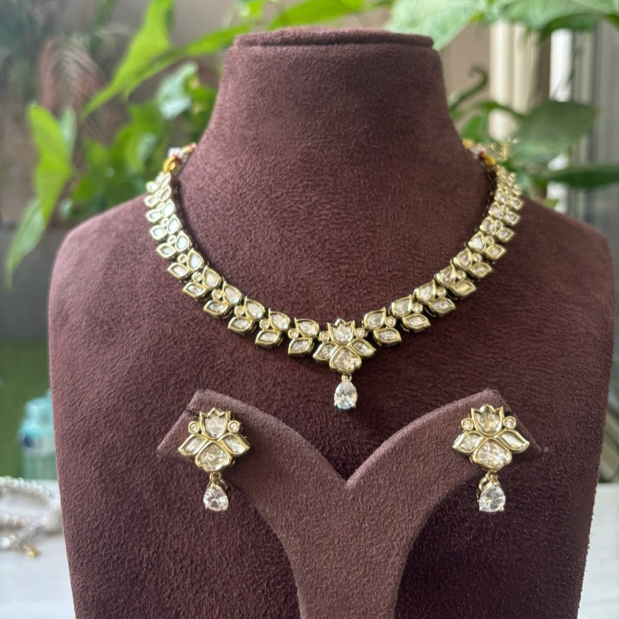 Radiant Lotus Kundan Jewelry Set - MR Jewels