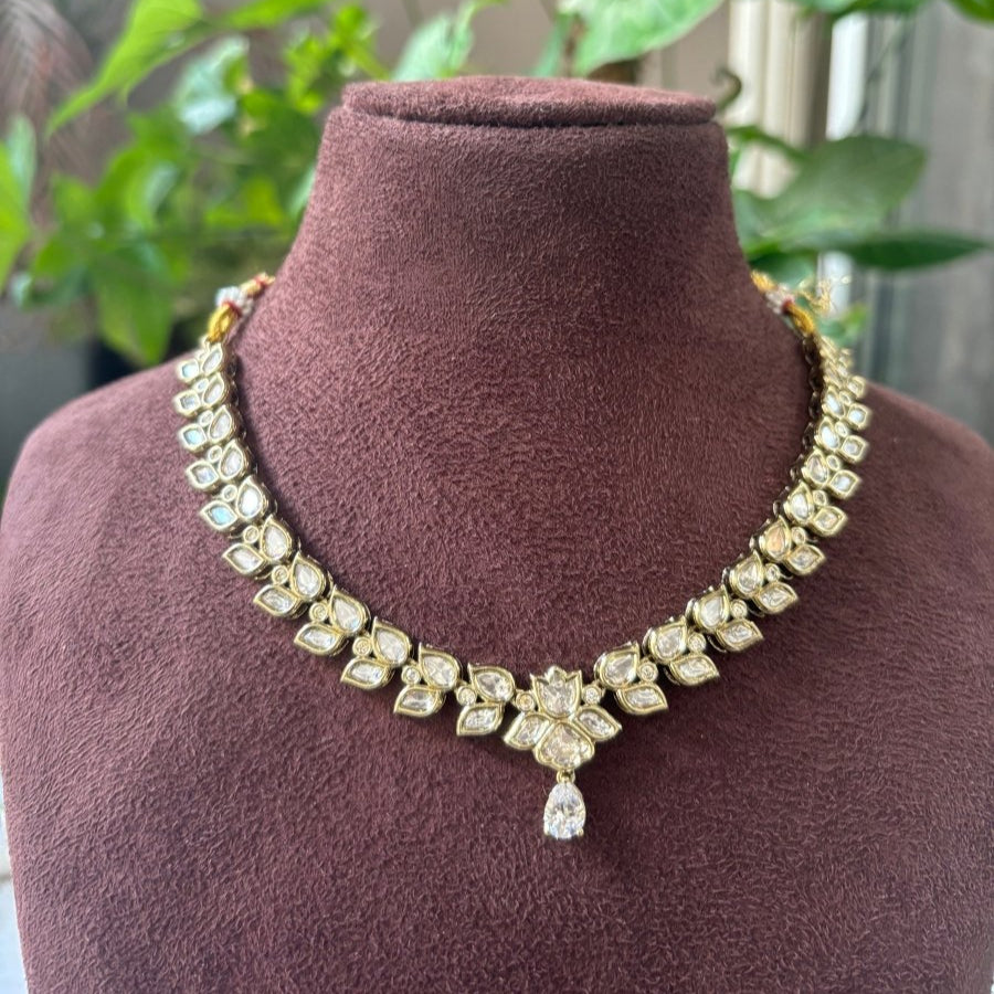 Radiant Lotus Kundan Jewelry Set - MR Jewels