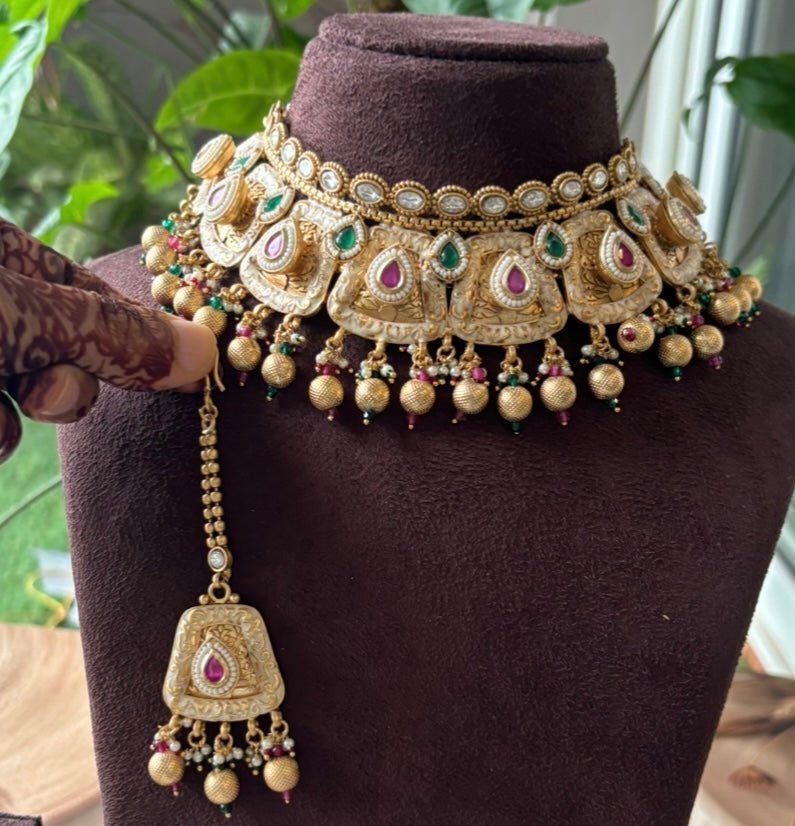 Regal Aadhya Kundan Necklace Set with maangtikaa and earrings - MR Jewels