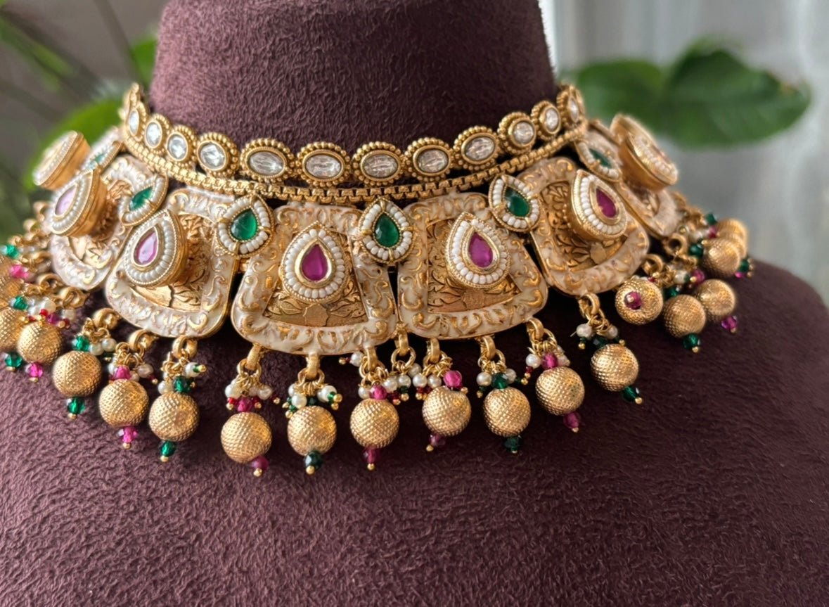 Regal Aadhya Kundan Necklace Set with maangtikaa and earrings - MR Jewels