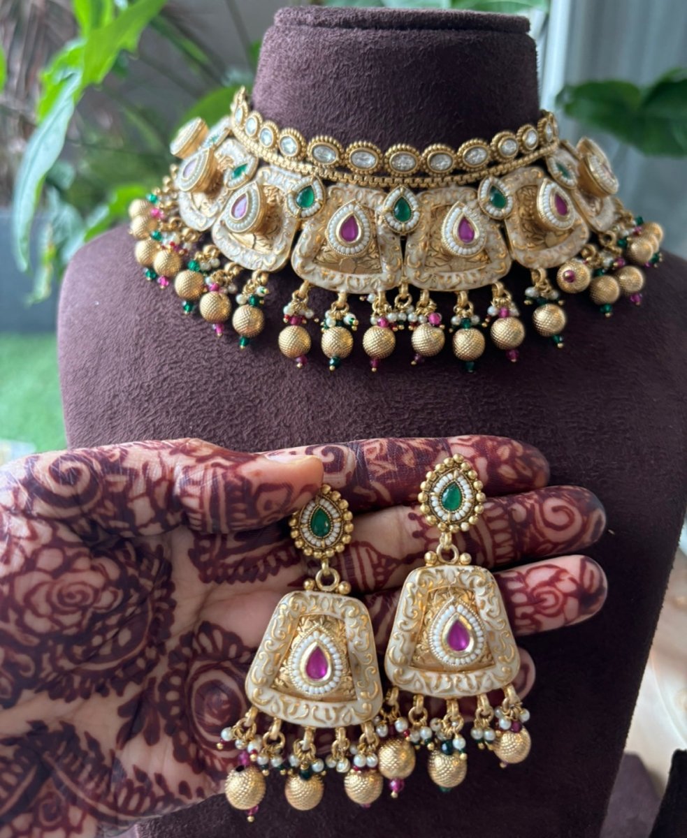 Regal Aadhya Kundan Necklace Set with maangtikaa and earrings - MR Jewels