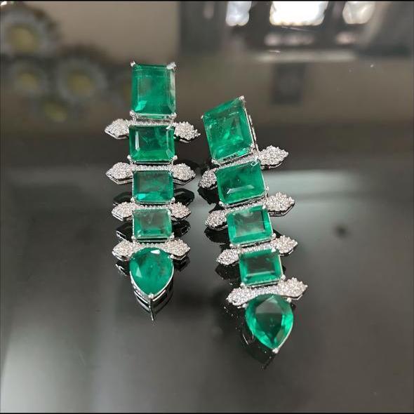 Stunning Emerald and Diamond Drop Earrings - MR Jewels