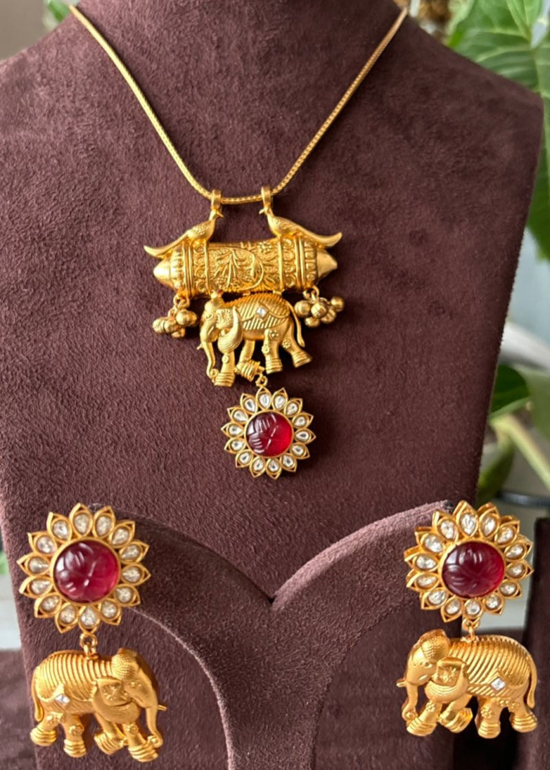 Stunning gold - plated elephant jewelry set - MR Jewels