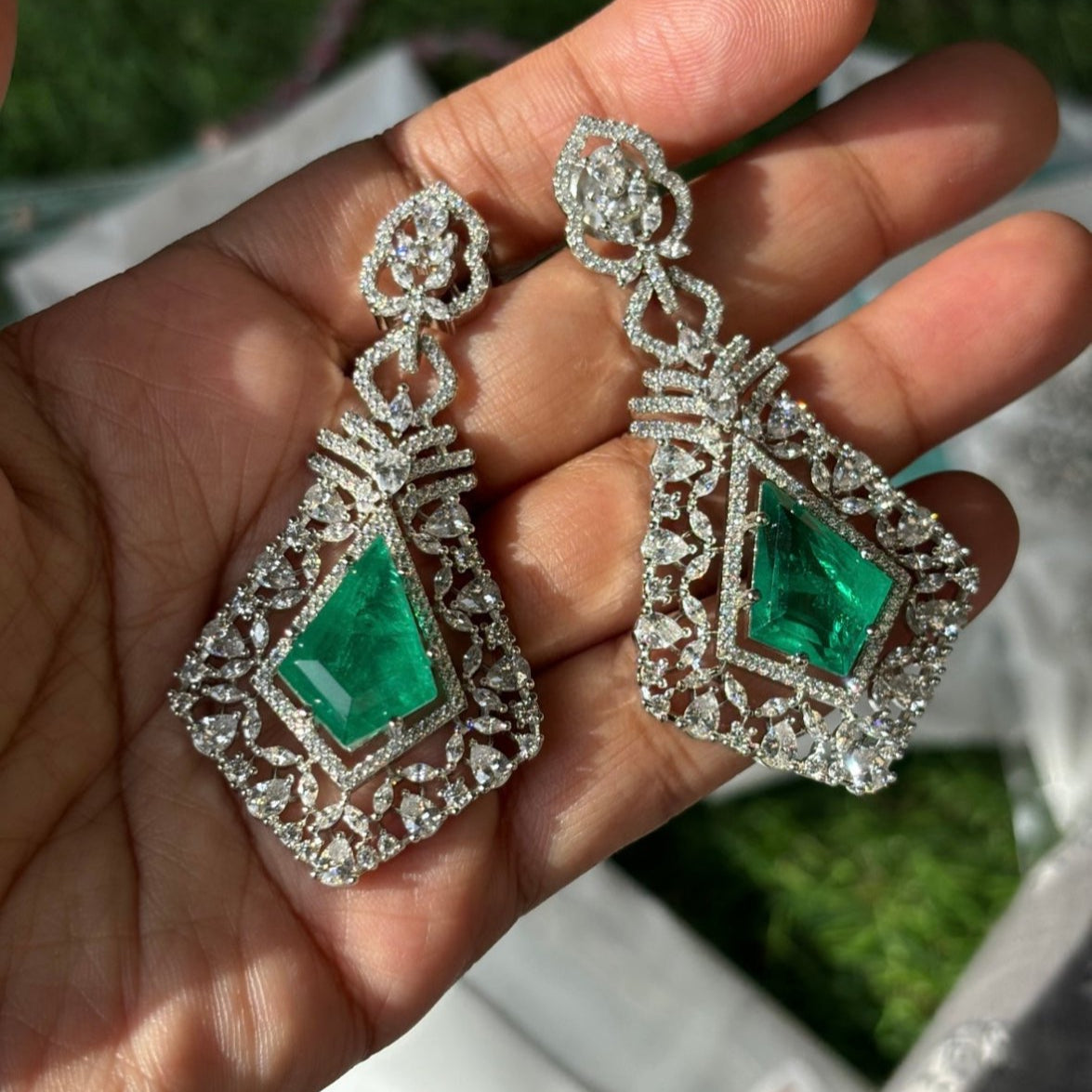 Vintage Charm Emerald Statement Earrings - MR Jewels